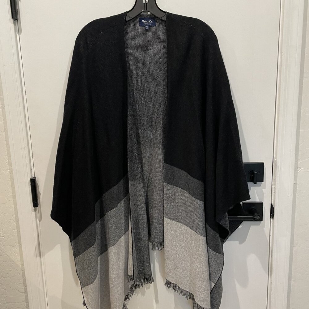 Splendid black and gray ruana, wrap, or kimono - Size Small - Retail $168